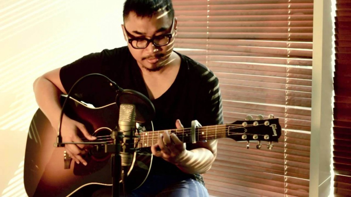 Adhitia Sofyan saat melakukan jam session